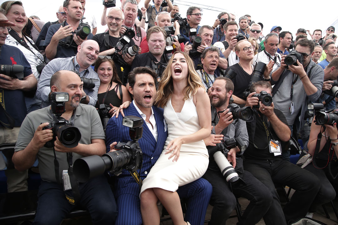 Todas las imagenes del cast de "Hands Of Stone" en Cannes Mujer