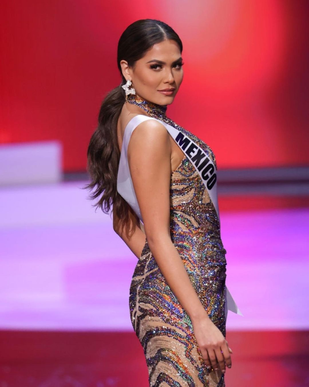 Andrea Meza corona por tercera vez a México en Miss Universo Mujer