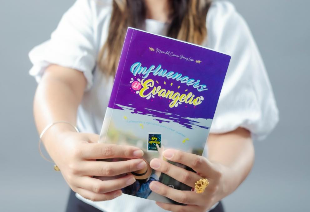 “Influencers del evangelio” es un libro para jóvenes que desean sentirse acompañados en su caminar de fe.