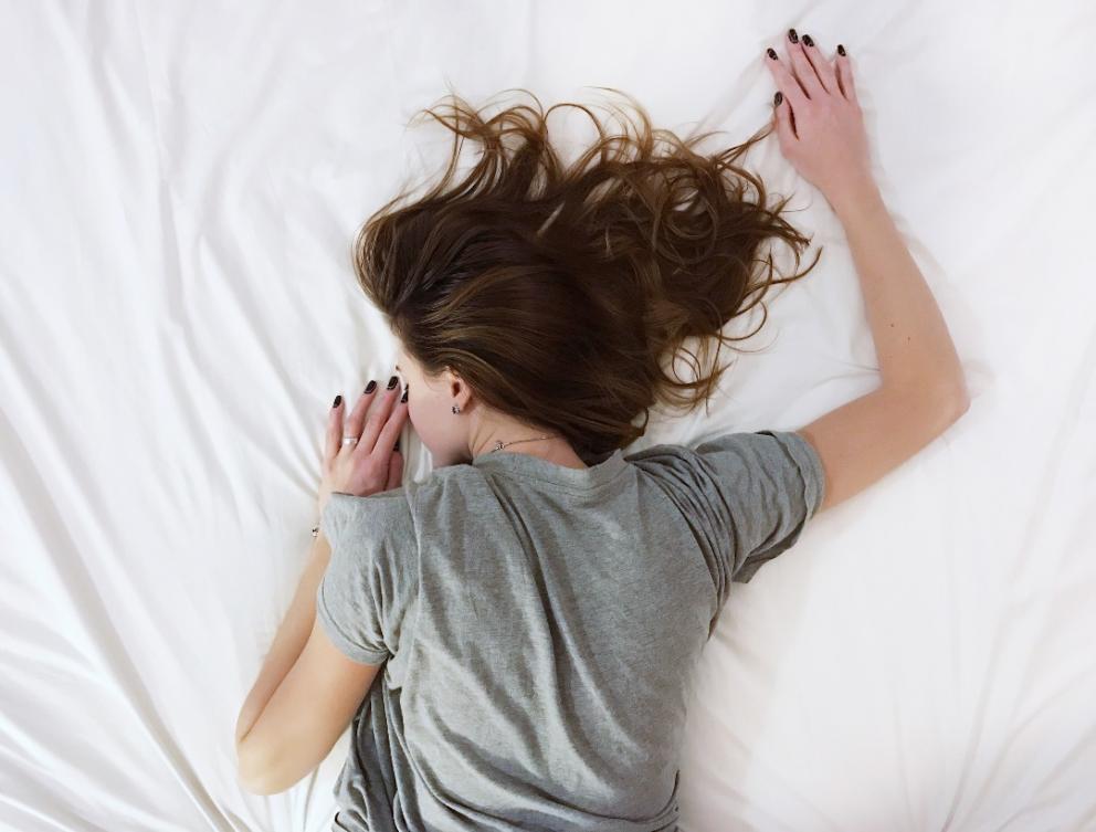 Dormir poco puede aumentar el riesgo de cáncer de mama /Foto: Vladislav Muslakov