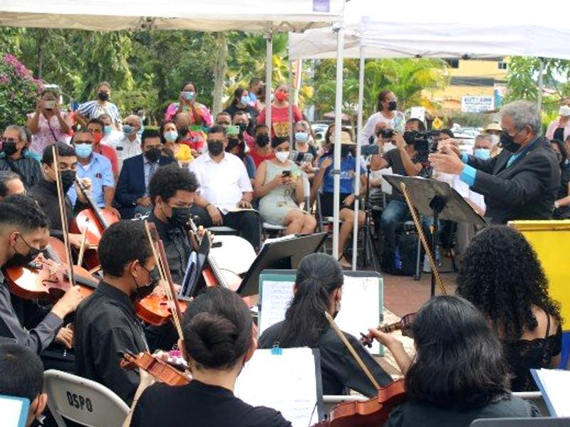 El Ministerio de Cultura, ofreció brindar un instructor para una mejor educación musical de los miembros de la sinfónica. Foto. Eric Montenegro El Ministerio de Cultura, ofreció brindar un instructor para una mejor educación musical de los miembros de la sinfónica. Foto. Eric Montenegro