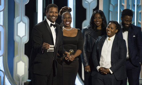 Denzel Washington recibió el premio Cecil B. DeMille por su trayectoria cinematográfica.