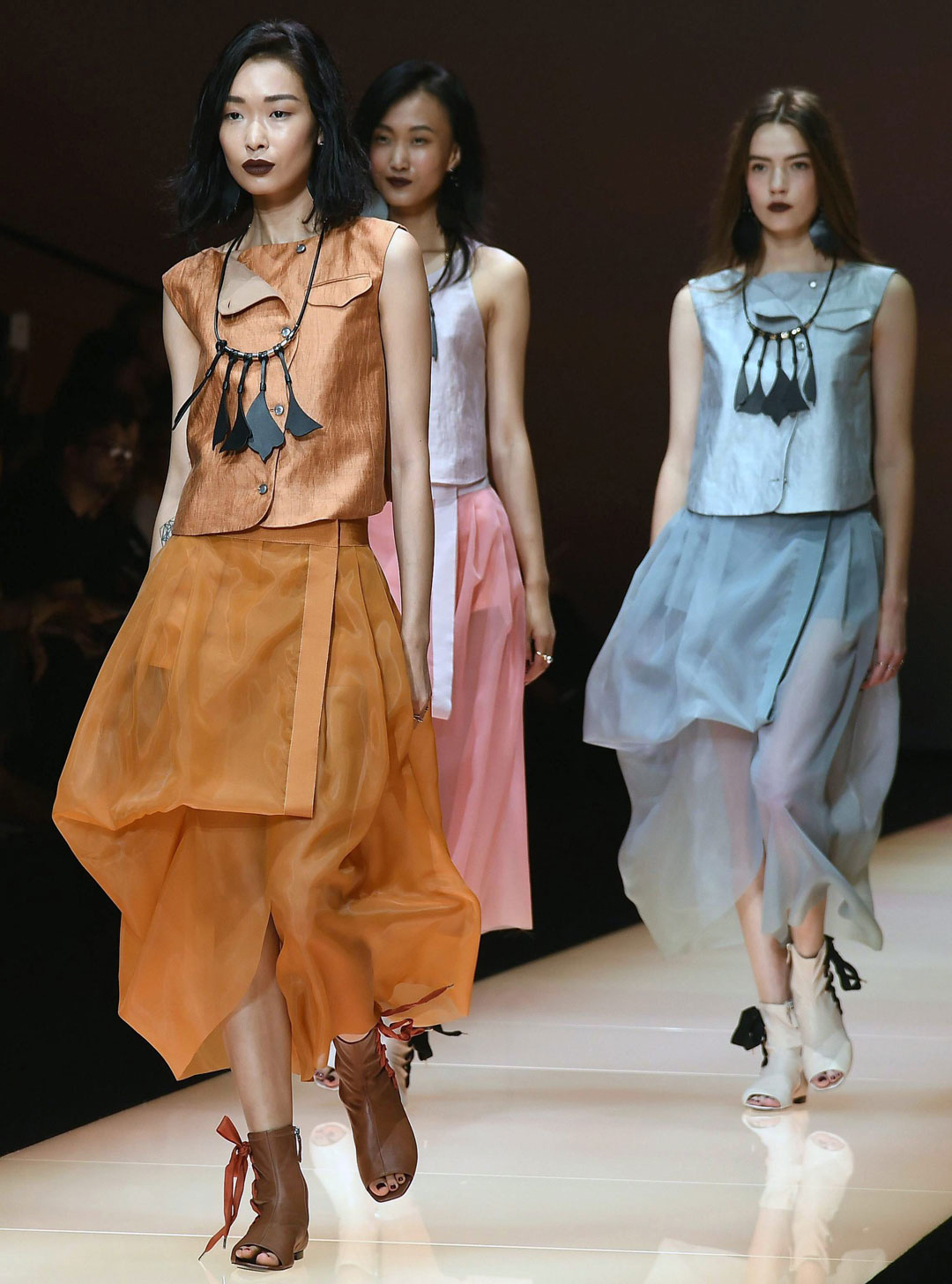 Milan Fashion Week Armani + Versace Mujer