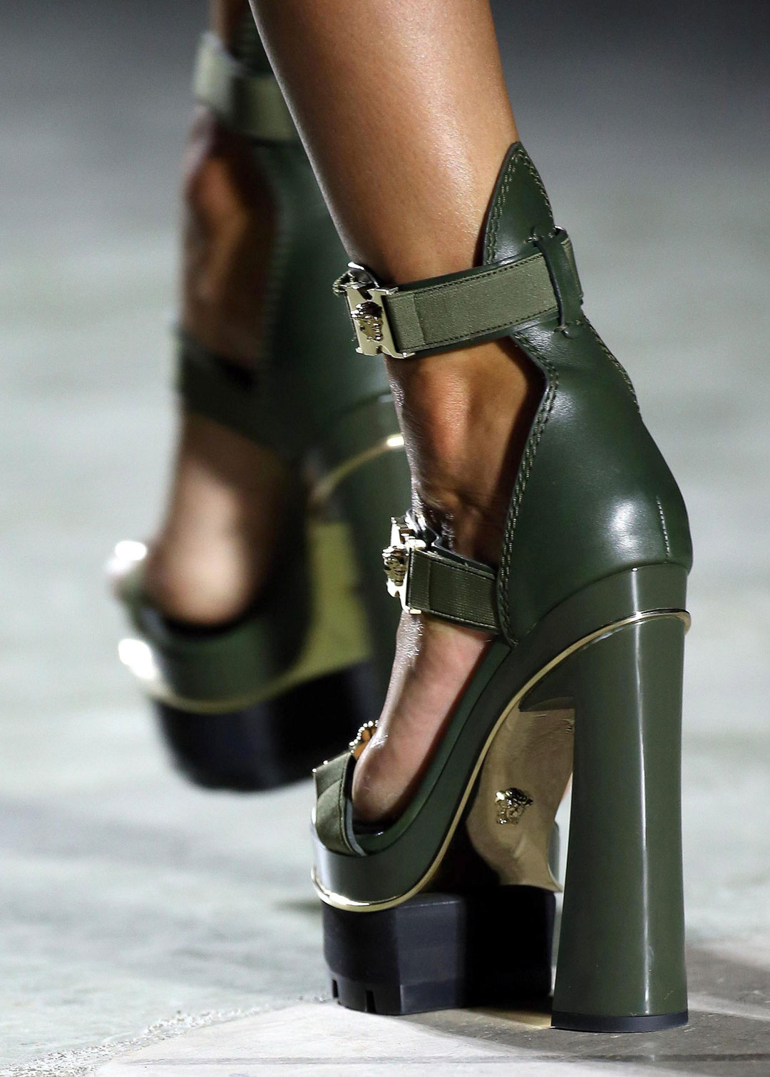 Milan Fashion Week Armani + Versace Mujer