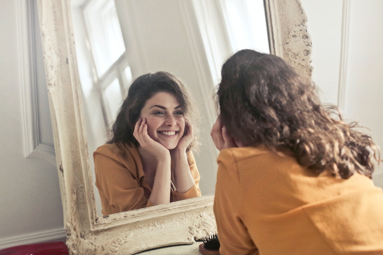 Derivar Anfibio Gimnasio Lo que ves de ti en el espejo al principio del día condiciona el resto de  tu jornada | Mujer
