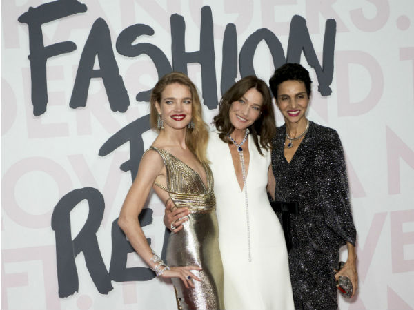 Natalia Vodianova, Carla Bruni y Farida Khelfa en la alfombra roja, previa al evento/EFE