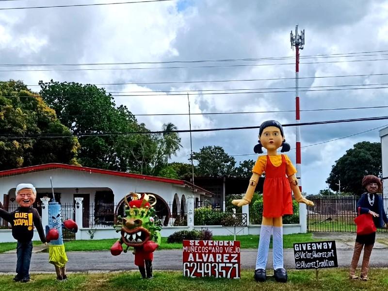 Los muñecos de Año Viejo son exhibidos durante todo el mes de diciembre. Foto / @victor_alvarez_art