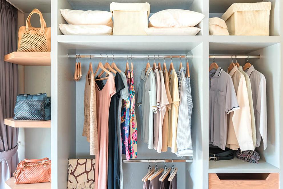 6 simples pasos para organizar un armario pequeño