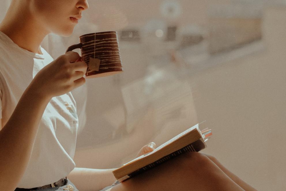 Beneficios de tomar té. Foto de cottonbro en Pexels