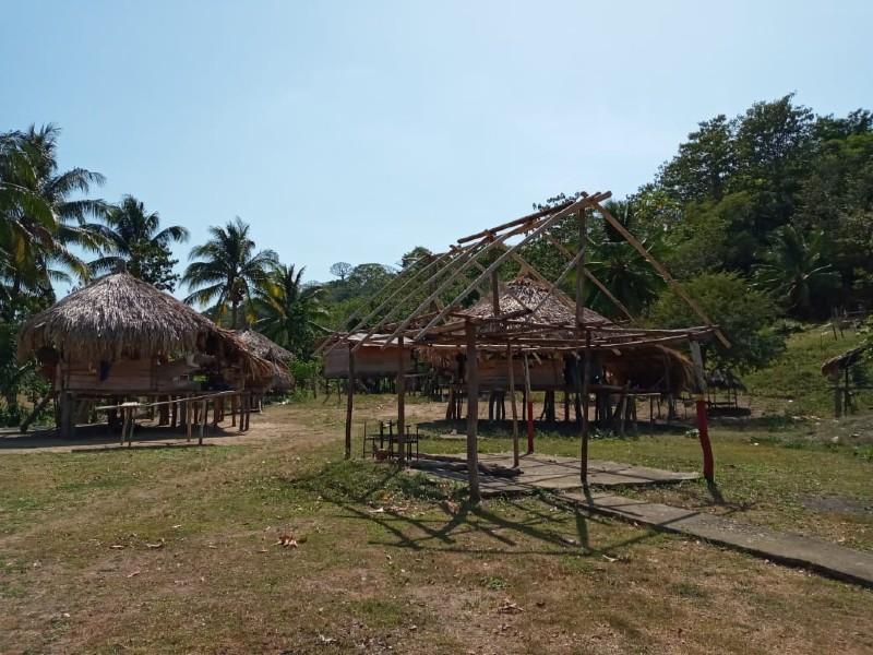 Por lo general, las casas de tambo pueden durar entre 7 a 10 años y son construidas con Wagaras (hojas de palma) o Nawalas para techo. Foto: Cortesía.