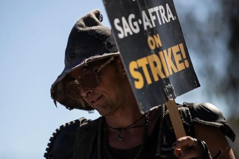 La actual huelga de guionista y actores ha supuesto pérdidas por 6.500 millones de dólares para la economía californiana y el despido de 45.000 trabajadores, según la Oficina de Estadísticas Laborales del Departamento de Trabajo de EE.UU. EFE/Etienne L