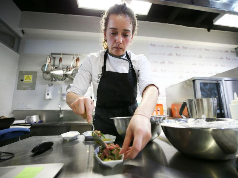 La experta considera que la llegada de la mujer a la gastronomía profesional ha facilitado la recuperación de recetas tradicionales hasta elevarla a lo que se conoce como alta cocina.