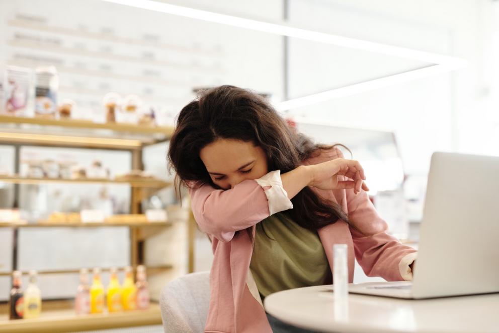 Cómo estar preparado para la gripe en tiempos del COVID-19. Photo by Edward Jenner from Pexels