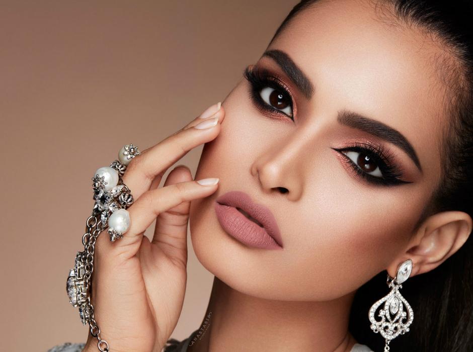 Todo lo que necesitas saber para hacer un maquillaje 'glam' | Mujer Todo lo que necesitas saber para hacer un maquillaje 'glam' | Mujer