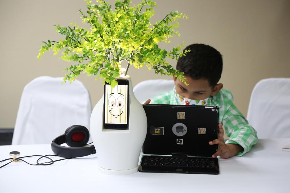Investigadores presentan el árbol robot MyRoT para mitigar el déficit de atención temprana de niños y jóvenes con autismo