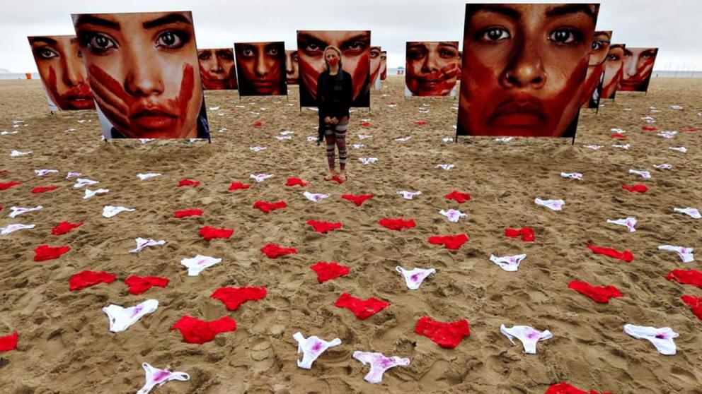 Campaña en la playa de Copacabana impulsada por la ONG Río de Paz