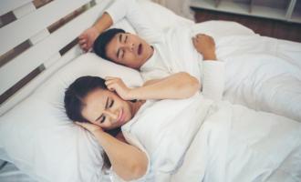 Se recomienda buscar ayuda médica para evitar complicaciones futuras. (Foto: Freepik)