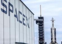 Imagen del cohete para la misión PSYCHE, de la NASA, en las instalaciones de Florida, el pasado 11 de octubre. EFE/EPA/CRISTOBAL HERRERA-ULASHKEVICH