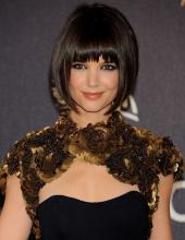 Katie Holmes con galluza de Cleopatra