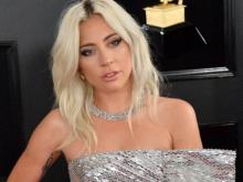 Debajo de todas esas pelucas, maquillaje y descaradas actitudes se escondía una atormentada "Joanne", un nombre real que muchos sólo descubrirían tras su disco homónimo de 2016. 