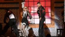 El disco incluye el tema "Medellín", que cuenta con la colaboración de Maluma