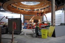 Un obrero trabaja en la zona llamada "Oculus". Foto: EFE