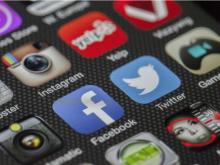 Twitter y Facebook deberán "confirmar o rechazar el cumplimiento de la ley federal sobre el traslado de las bases de datos a Rusia", precisó.
